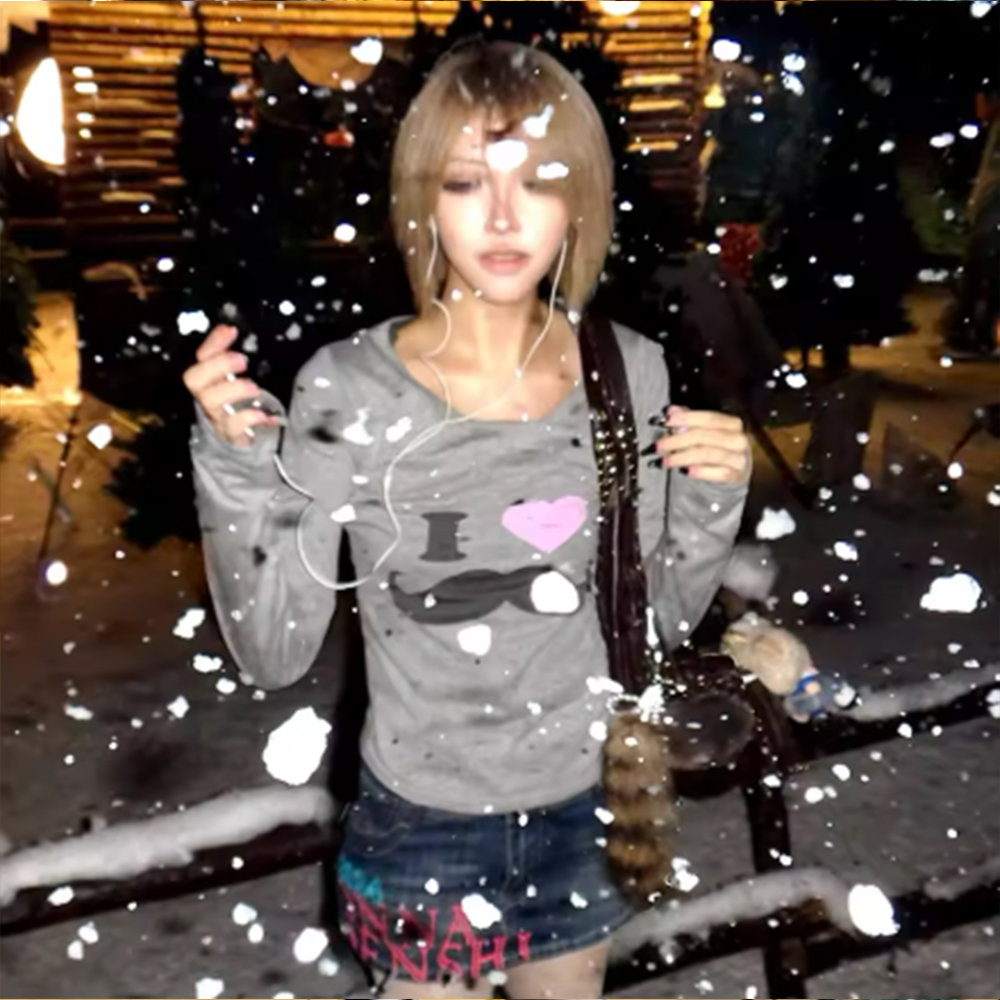 تي شيرت ياباني بطبعة Y2K على ش - مراجعة Street Fashion Japan وسعره